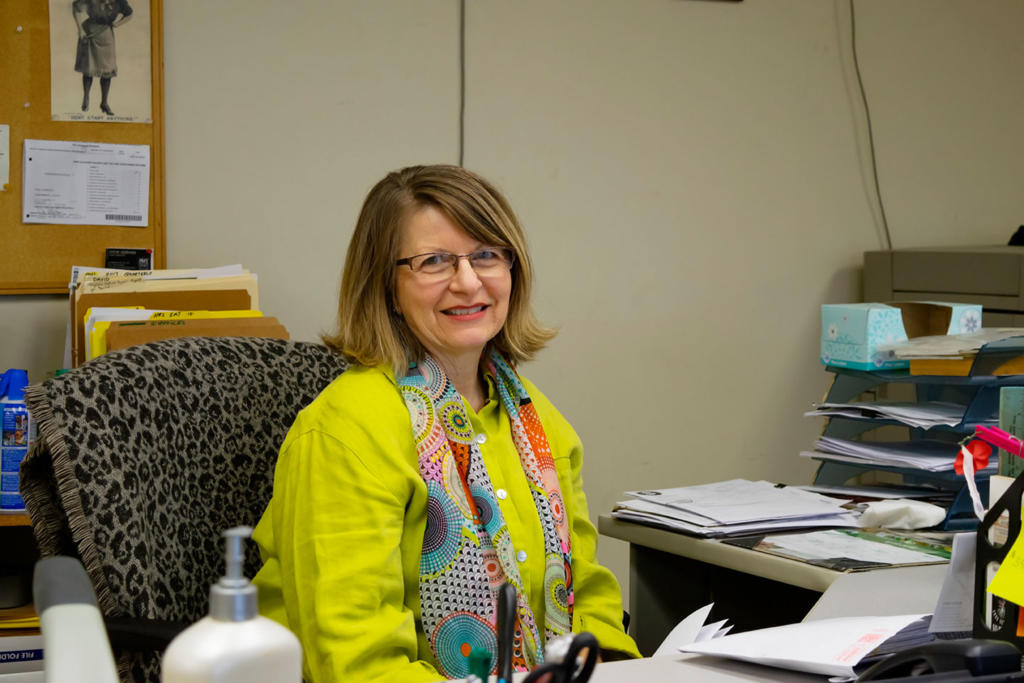 B&K-Worker-At-Desk-Female